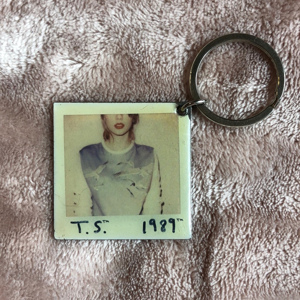 1989 Keychain Taylor Swift!